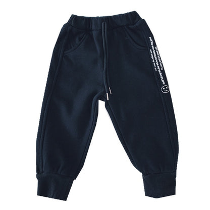 ブラックカラーの冬用ジョガーパンツ
