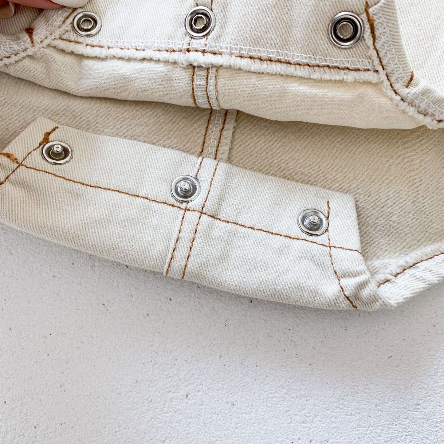 動きやすくおしゃれが決まる ベビーサロペットロンパース 無地デニム コットン95% ノースリーブ 66~100cm