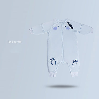 ブルーカラーのスリーピングバッグの袖部分をアップで写し、取り外し仕様が分かる写真（ブルーA 袖付き ベビー寝袋）
