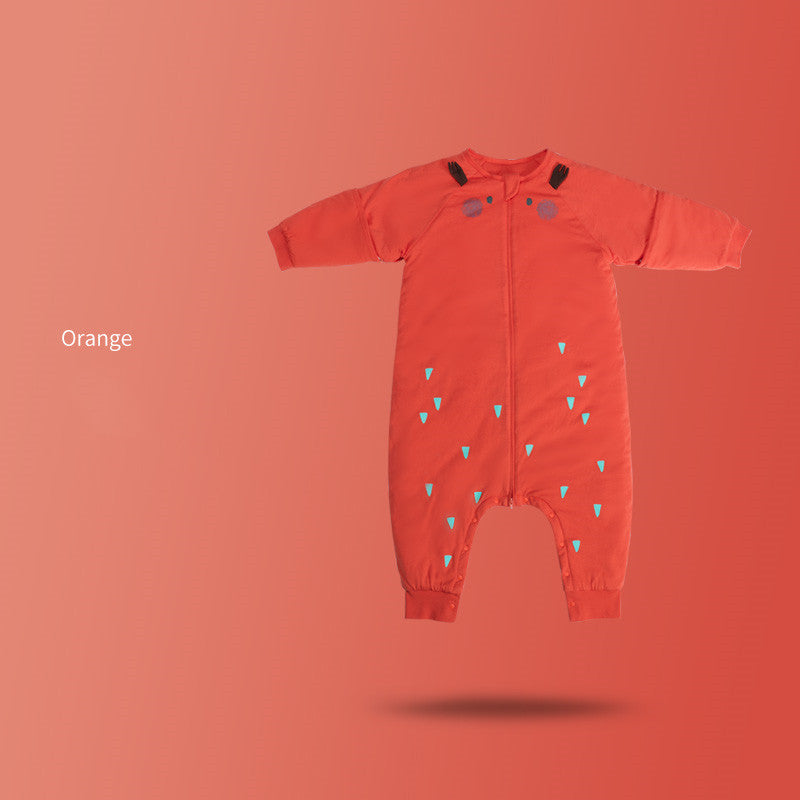 オレンジとホワイトのベビー寝袋をベビーベッドの上にコーディネートした写真（オレンジ ホワイト ベビー寝具）

