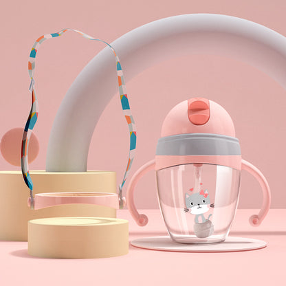 ピンクのストラップ付きトライタンベビー水筒をアーチ型オブジェと一緒に並べた画像（ベビー水筒・ストラップ付き）
