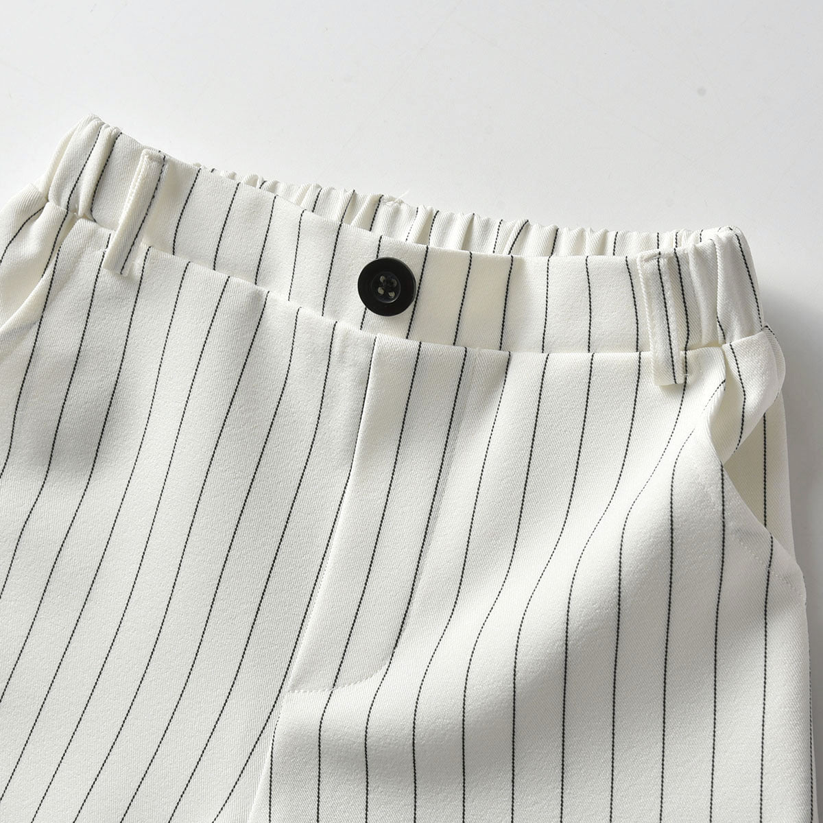 きちんと見えするピンストライプが上品 子どもショートパンツ ホワイト コットン95% 80~130cm