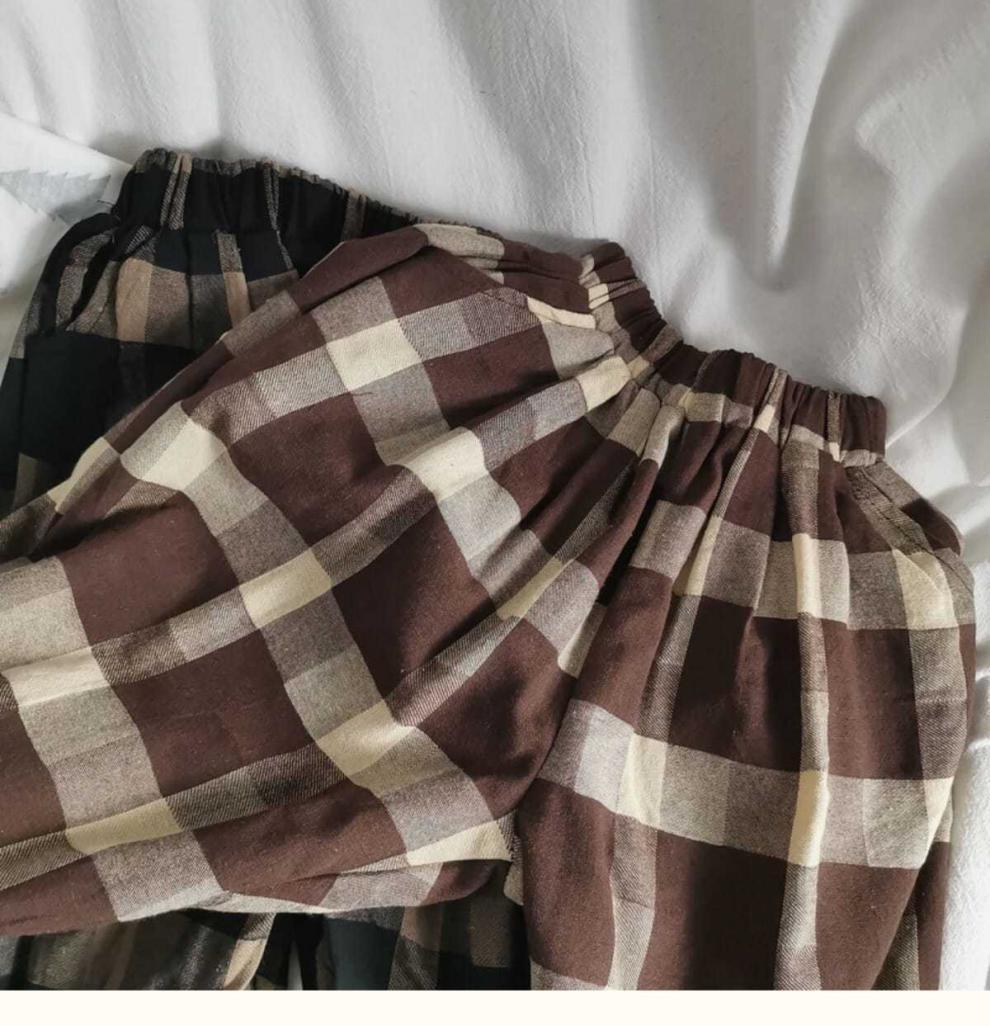 秋冬向けチェック柄ズボン全体写真
