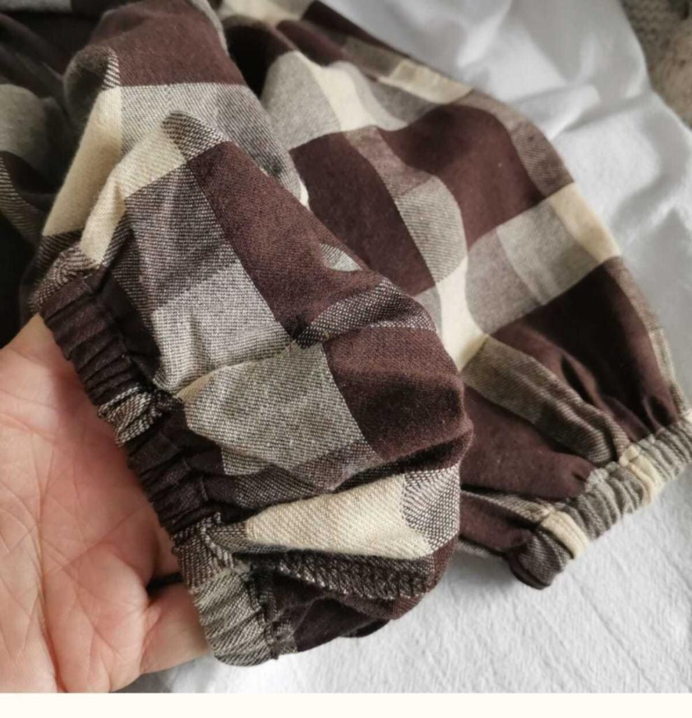 ナチュラルカラーのチェックトラウザー
