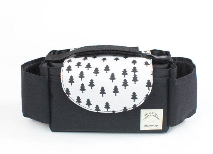 ぬいぐるみを入れたベビーカー用収納バッグの使用イメージ（おむつ収納バッグ）
