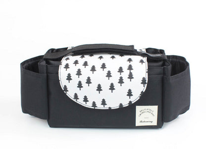 ぬいぐるみを入れたベビーカー用収納バッグの使用イメージ（おむつ収納バッグ）
