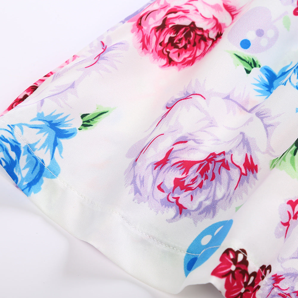 ホワイトベースに花柄が映えるワンピースプリントアップ
