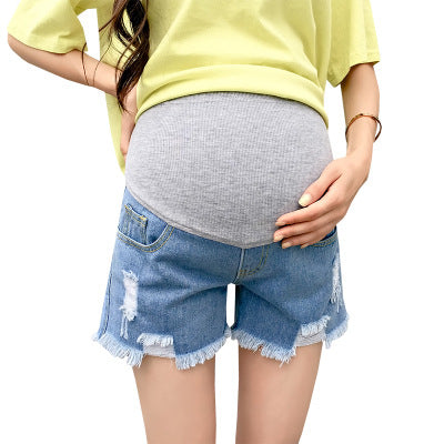 ライトブルーのマタニティデニムショートパンツ（薄手）の商品イメージ
