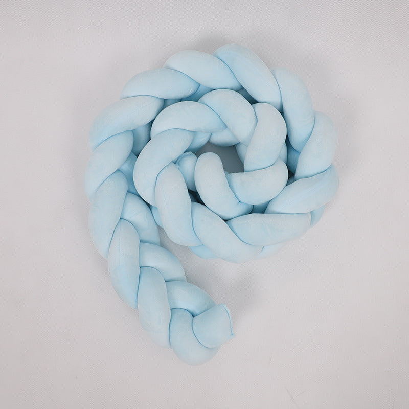 ふわふわの三つ編みデザインベビーバンパー
