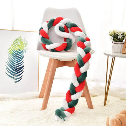 パステルカラーの手編みベビー寝具
