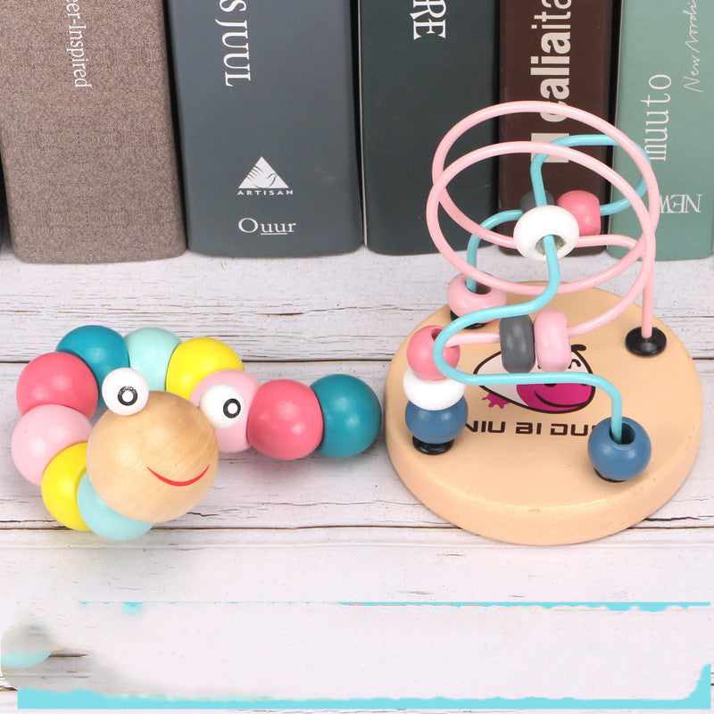 8音木琴をたたいて遊ぶ様子
