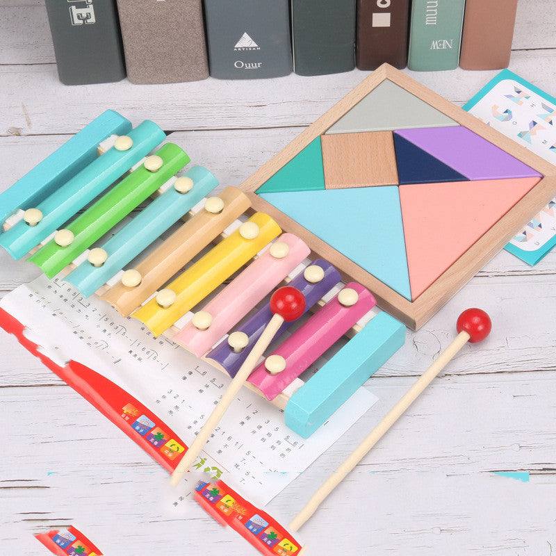 タングラムで図形を作る遊び
