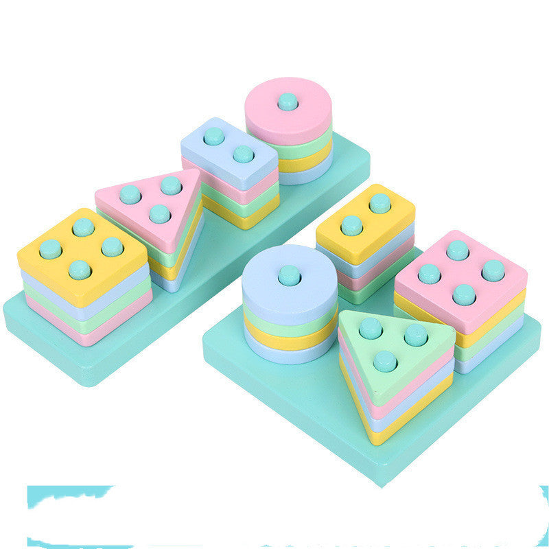 柔らかなパステルカラーの木製パーツ
