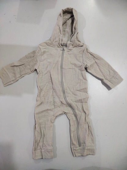 ピンクカラーの恐竜モチーフベビーウェア
