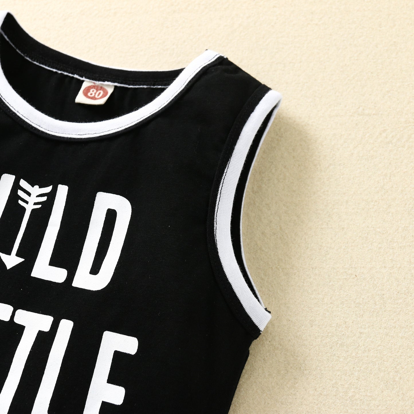 元気に映える 男の子カモフラセットアップ ノースリーブベスト「WILD LITTLE BOY」プリント＆迷彩ショートパンツ コットン95% 80~110cm