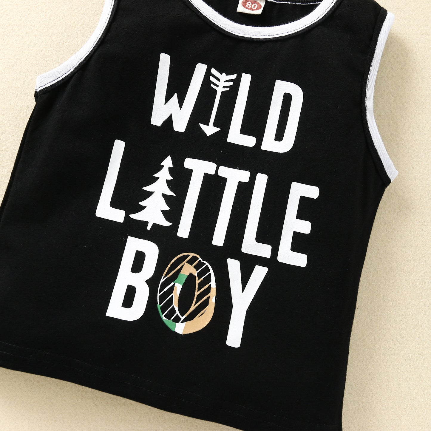 元気に映える 男の子カモフラセットアップ ノースリーブベスト「WILD LITTLE BOY」プリント＆迷彩ショートパンツ コットン95% 80~110cm