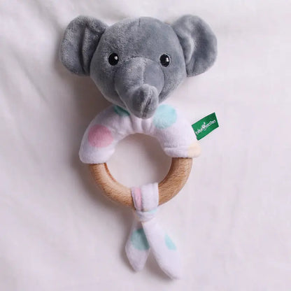 灰色のゾウの頭が付いた木製リングタイプベビーラトルを白背景で撮影した商品画像  
