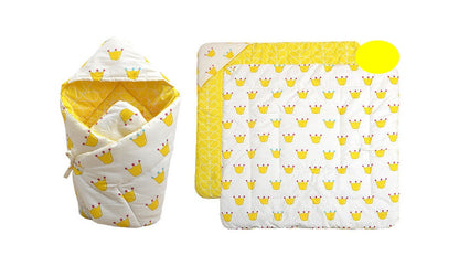 王冠柄ベビーおくるみを広げた状態と折りたたんだ状態を並べたレイアウト画像（ベビーおくるみ 純綿キルト ブランケット）
