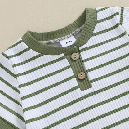 ショートパンツのウエスト紐ディテール
