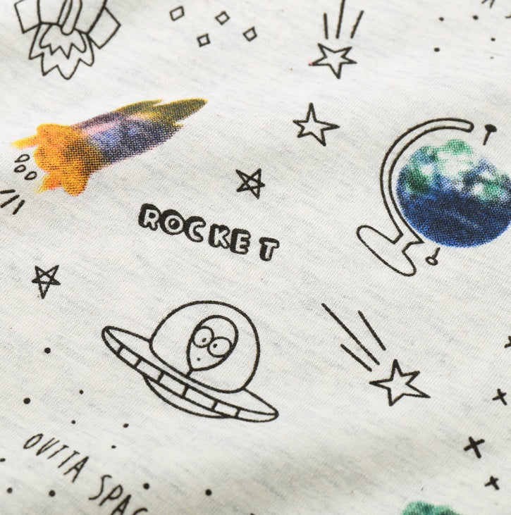 日差しに強くさらっと快適 子ども半袖Tシャツ 宇宙カートゥーン総柄 UVカット加工 コットン 90〜140cm