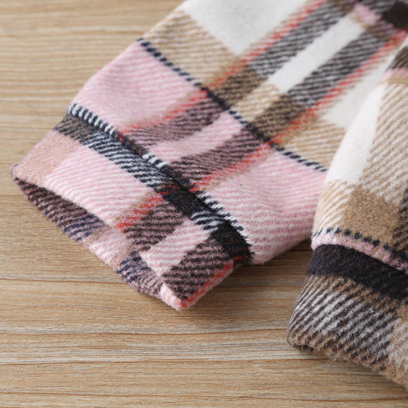 ピンクチェック柄コートの素材ディテール
