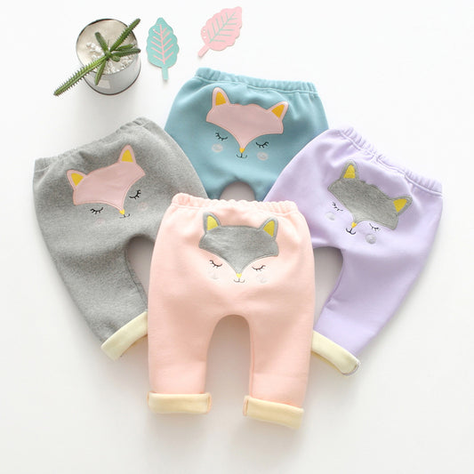 1〜3歳向けベビーPPロングパンツが並んだ秋冬用ボトムスのイメージ
