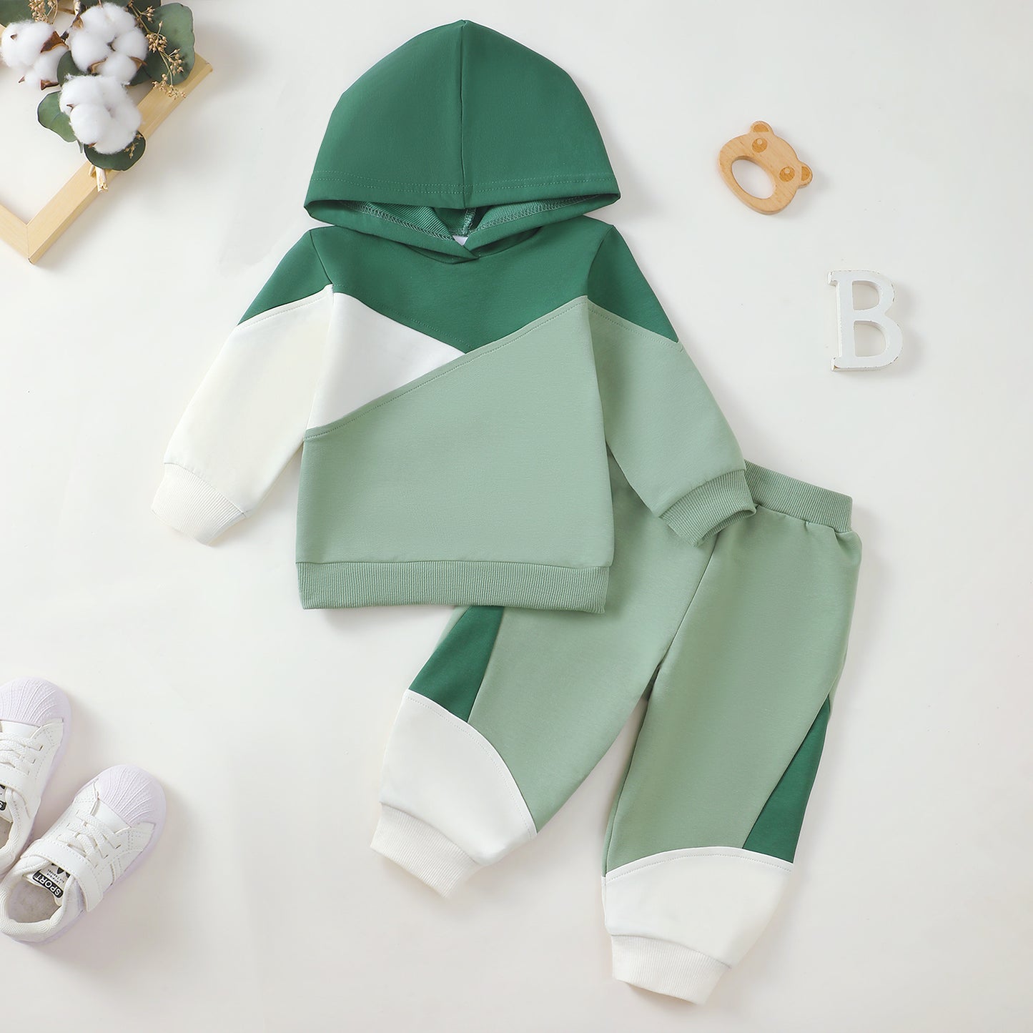 動きやすく毎日がもっと楽しくなる 子どもカラーブロックパーカー上下セット スポーティー配色 コットン素材 フード付き 6ヶ月〜4歳