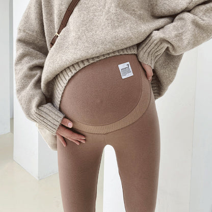 カーキのマタニティあったかレギンス（ロング丈）の商品イメージ
