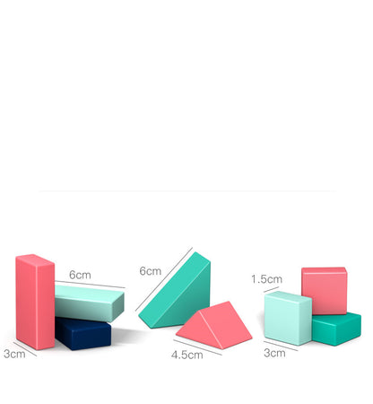長方形や三角プリズム、立方体などの木製ブロックを並べて3cmや6cmなどの寸法を表示したサイズ比較イメージ

