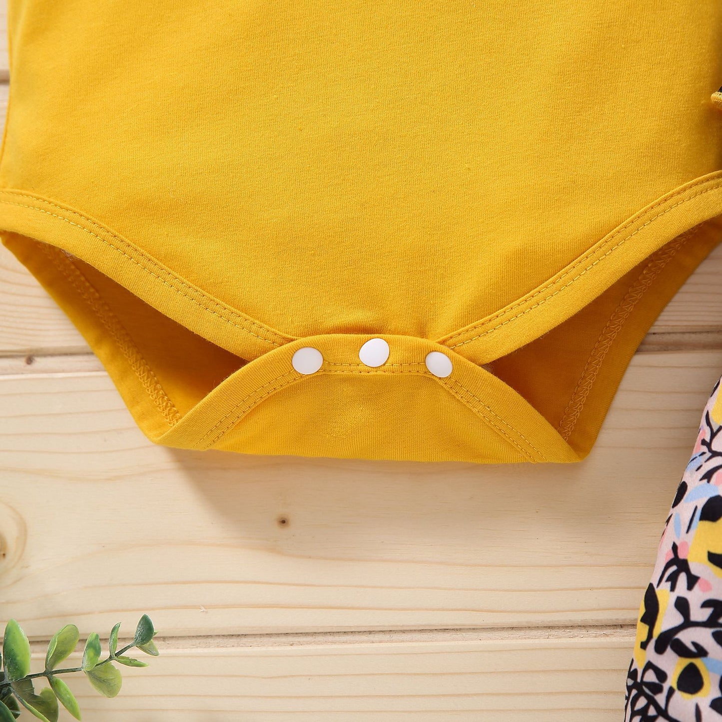 ベビー女の子 半袖ロンパース＆花柄サスペンダーパンツ 3点セット（ヘアバンド付き）リボンデザイン 70〜100cm