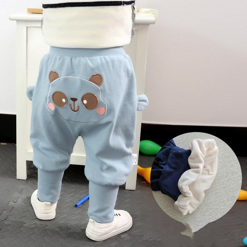 ライトブルーの子ども用PPパンツは公園での外遊びにも似合う爽やかなカジュアルボトムス
