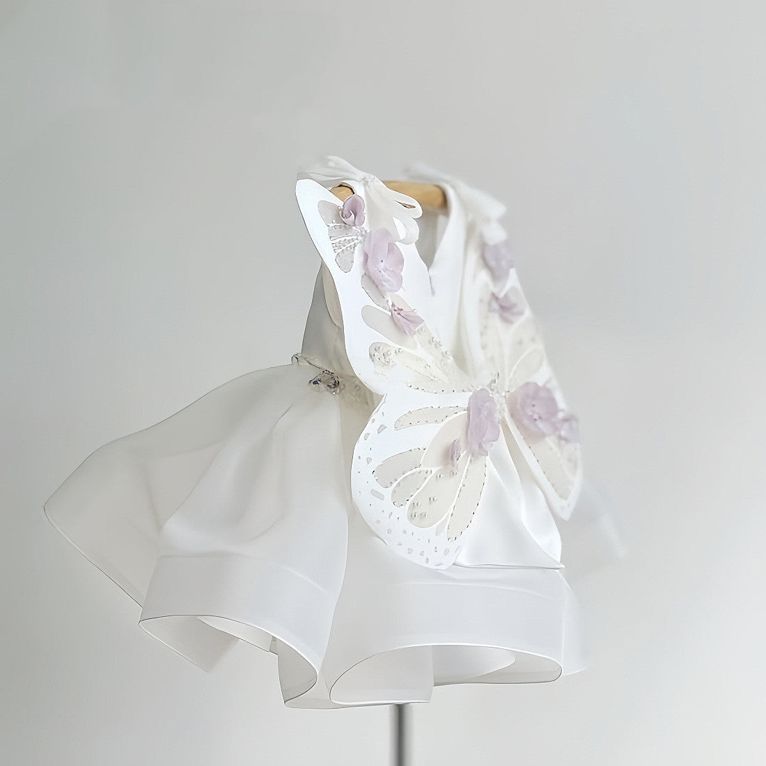 蝶の羽モチーフのガールズプリンセスワンピース
