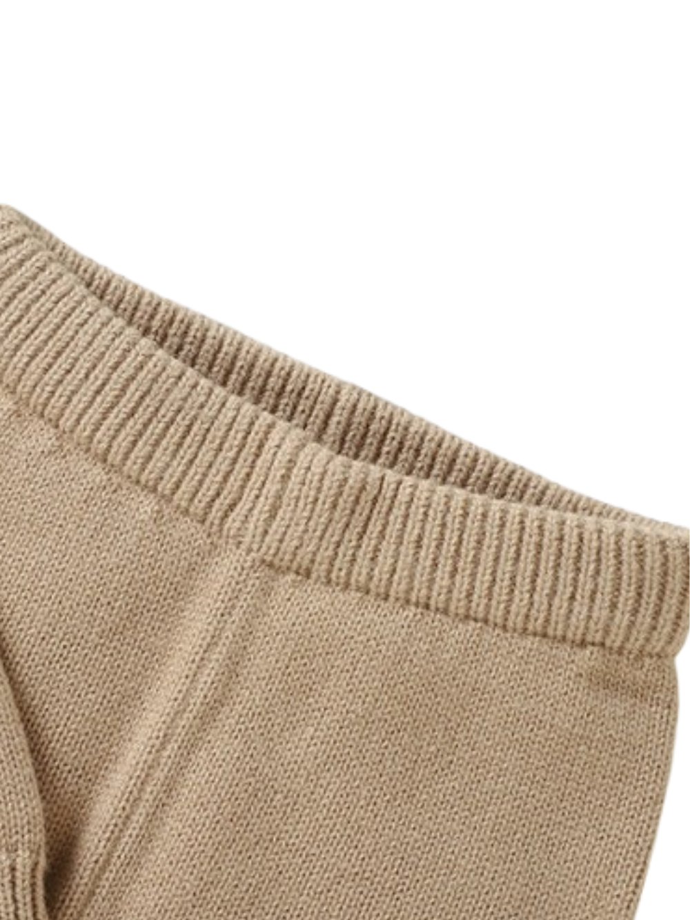 リブ編みウエストゴムと生地感が見えるキャメルカラーベビーニットパンツのクローズアップ
