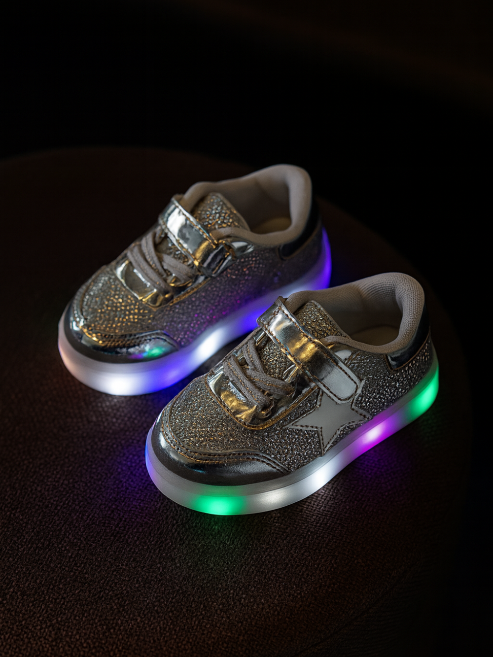 靴底のLEDランプ構造のクローズアップ
