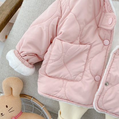 フリース内側の柔らかい質感の接写
