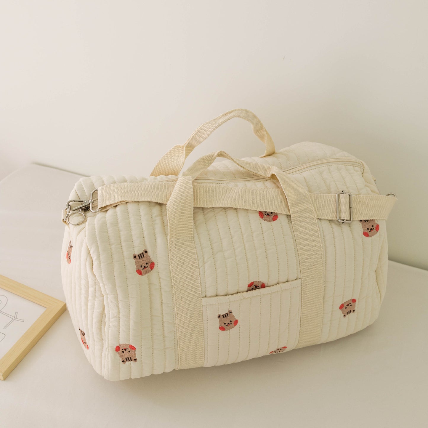 収納力抜群の大容量ママバッグ
