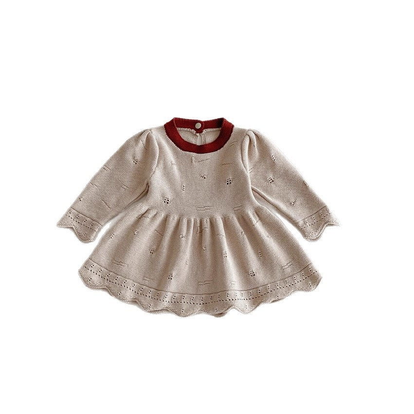 ふんわり広がるスカートラインの女の子ワンピース
