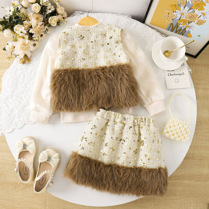 ブラウスのラウンドネック部分を写したネックライン写真
