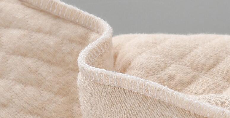 バックルグリーンのナチュラルコットンベビー服
