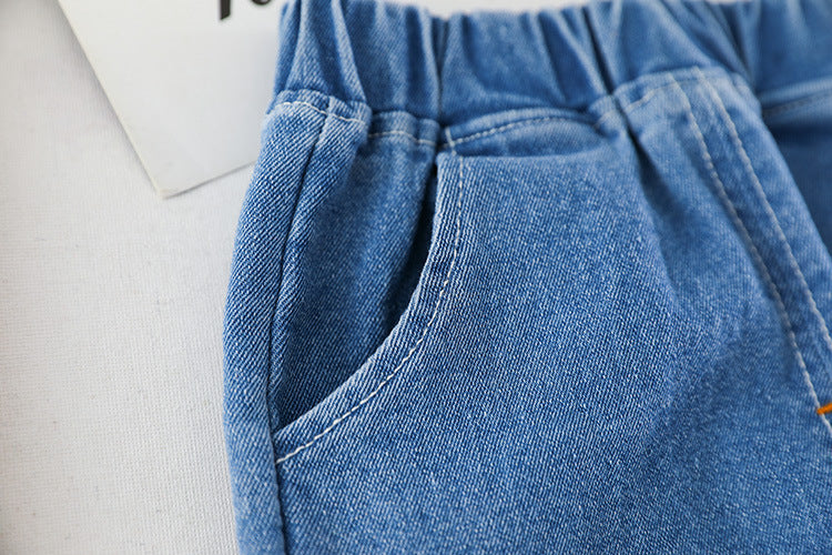 ウエストゴムとサイドポケットが見えるデニム風キッズパンツウエスト周りディテール
