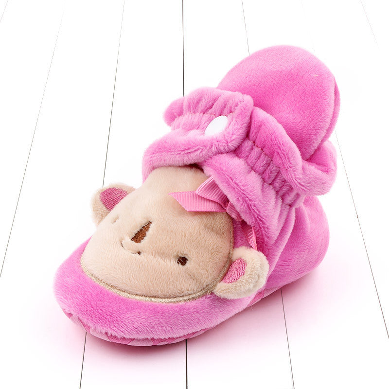 インナーの布ライニング部分が見えるベビー布シューズ開口部のアップ
