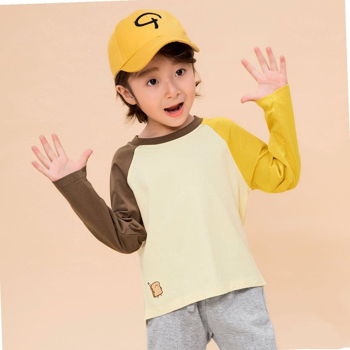 肩まわりが動かしやすいラグランスリーブの子どもTシャツ
