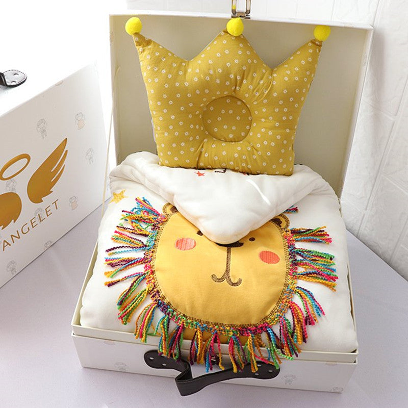 ギフトボックスに入ったベビーキルト
