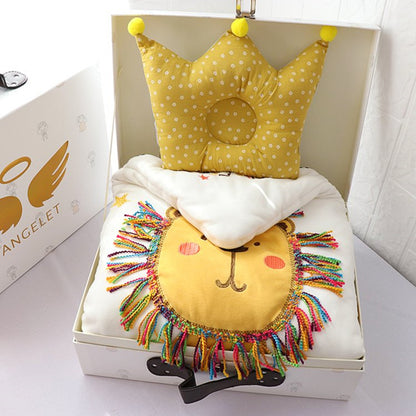 ギフトボックスに入ったベビーキルト
