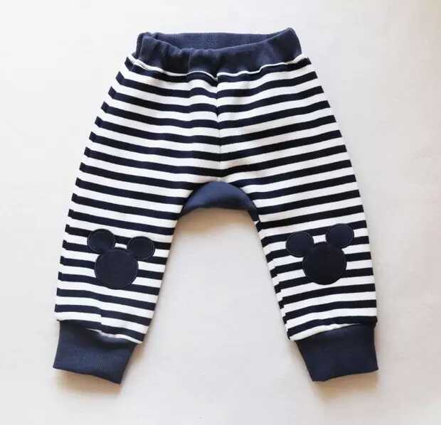 ブルーストライプデザインの冬用パンツ
