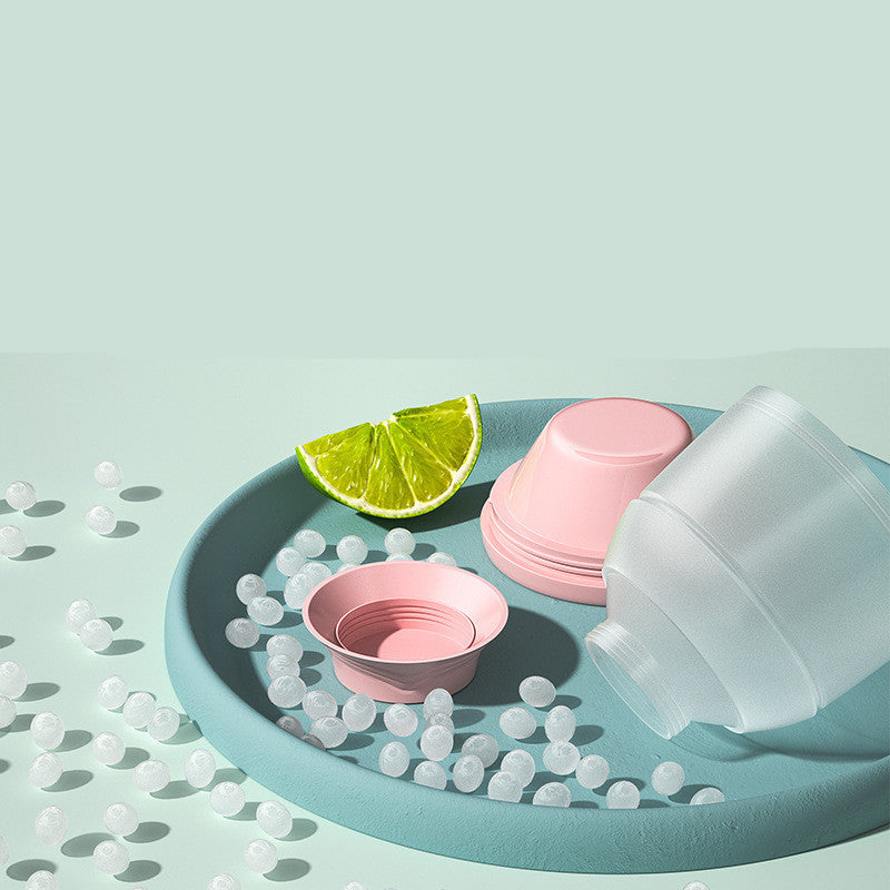 下段におやつを入れて使用している携帯用ミルクストッカーの使用例
