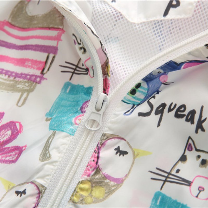 ジッパーを開けて羽織りとしても使える女の子長袖パーカー
