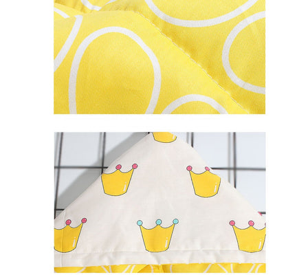 王冠柄イエロー生地のステッチやパイピングが分かるテキスタイル拡大写真（ベビー純綿生地 王冠柄 ベビー寝具）
