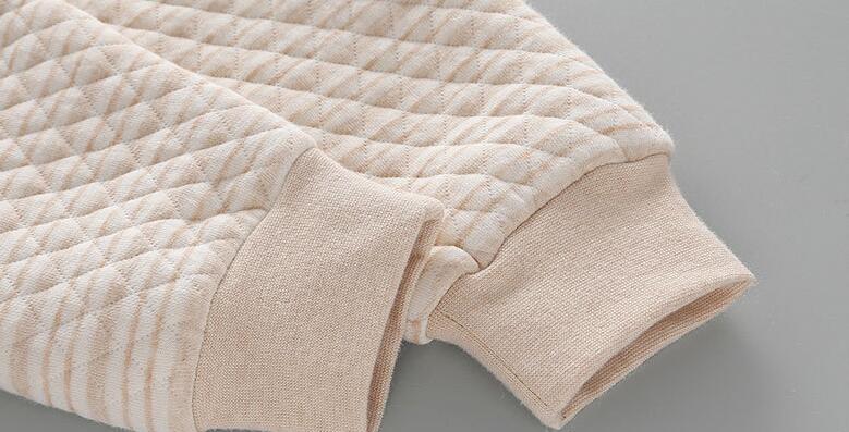 カートゥーン刺繍入りの厚手ベビートップス
