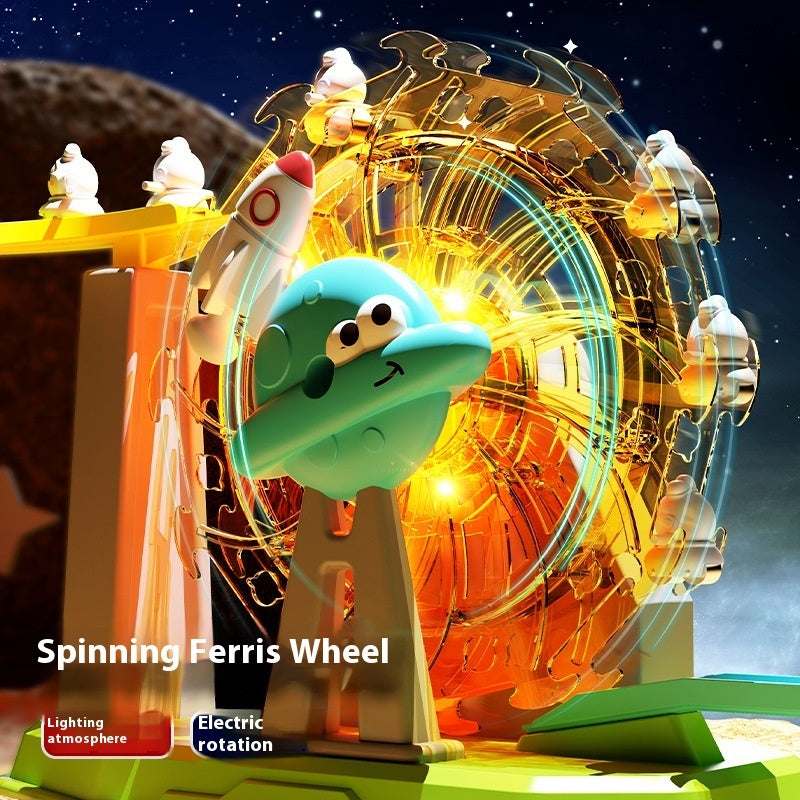 オレンジ色のラビットが黄色いトラックを滑り降りているシーンを横から撮影した画像
